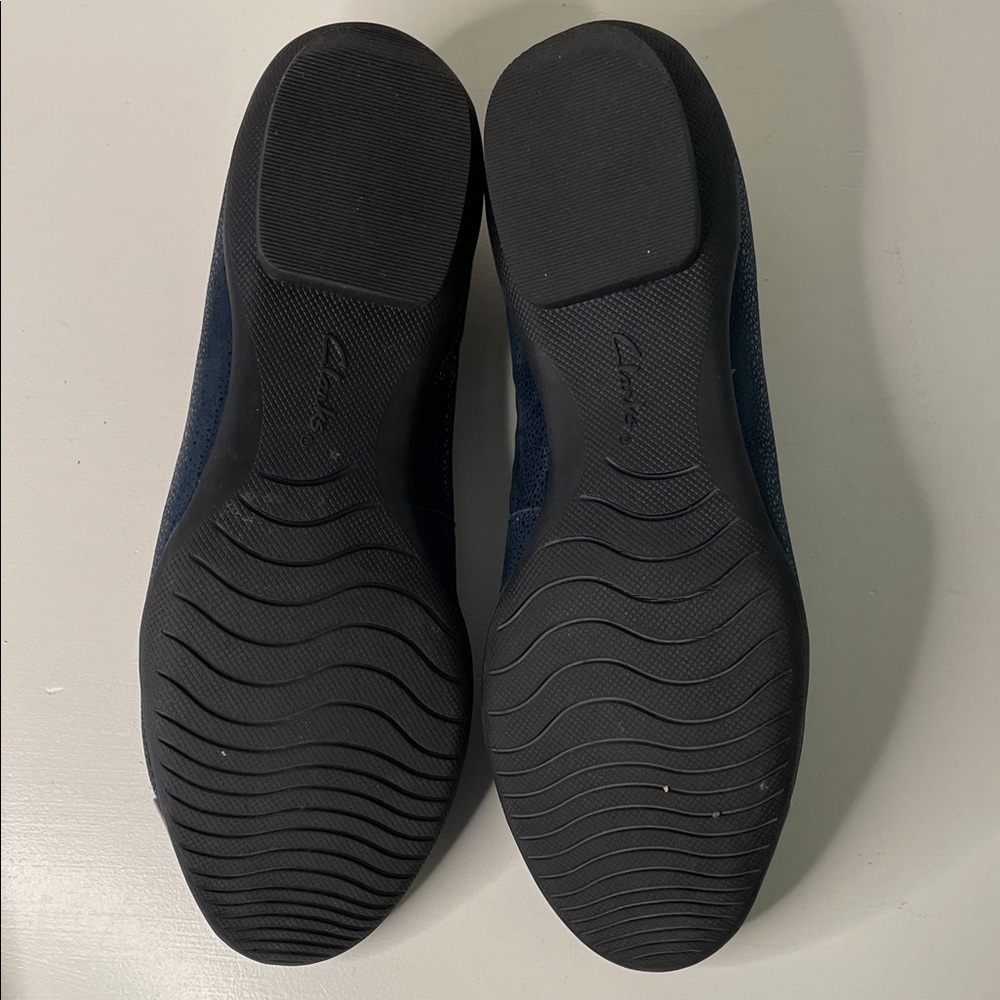 Clarks Women's Navy Patent Toe Ballet Flats - Picture 7 of 7